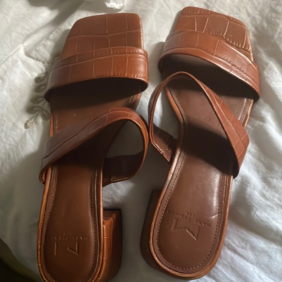 Sandal’s - Picture 1 of 4